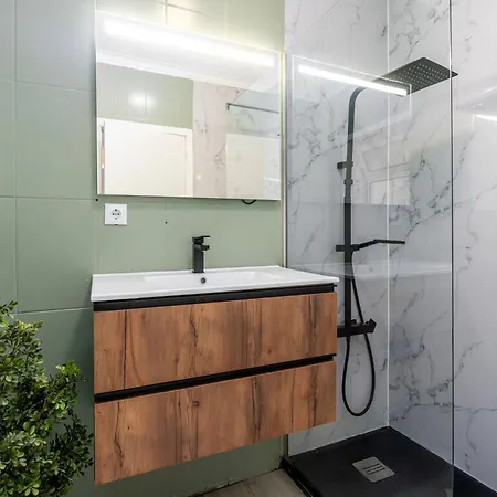Renov Nov24 Clerigos Premium With Self Check In Apartment Porto Exterior photo